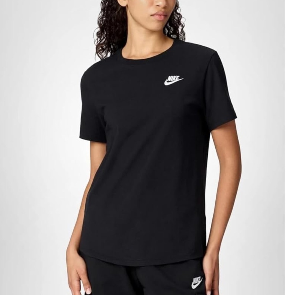 Nike Women's Black Short Sleeve Tee